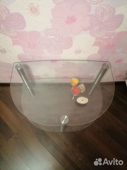 Стеклянная тумба под тв