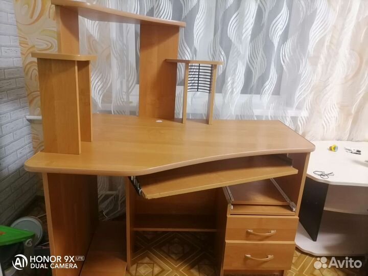 Компьютерный письменный угловой стол
