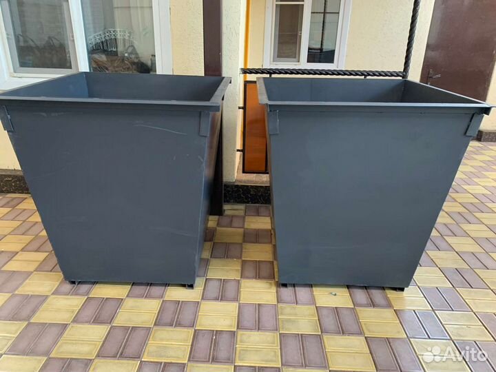 Мусорный контейнер