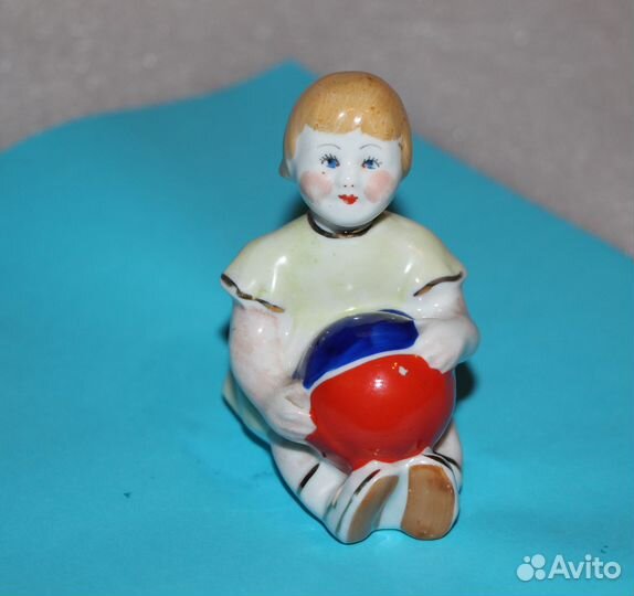 Фарфоровые статуэки