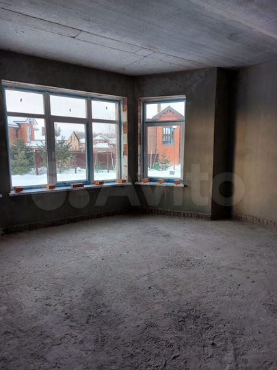 Дом 275 м² на участке 11 сот.