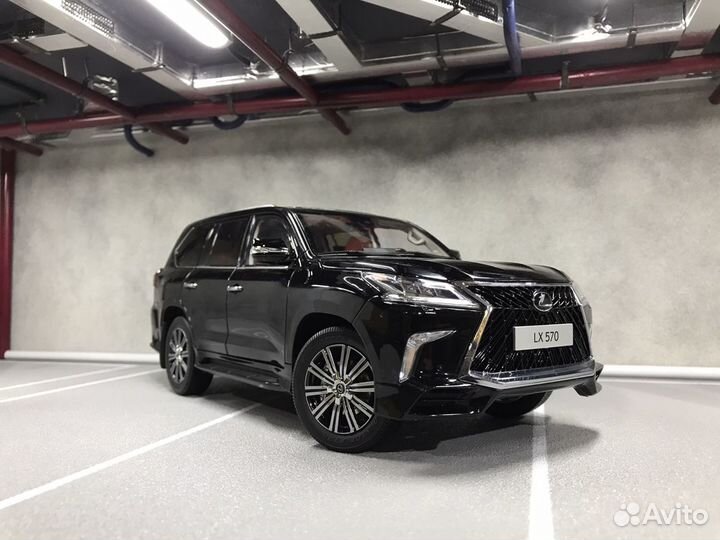 Коллекционная модель 1:18 Lexus LX570