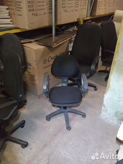 Офисное кресло