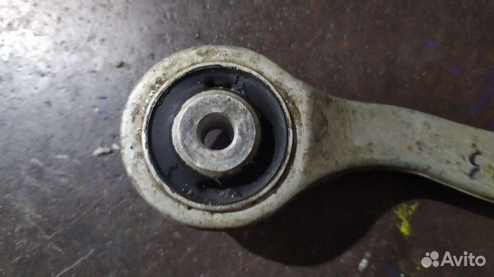 Рычаг передний верхний правый задний Ауди а8 д3