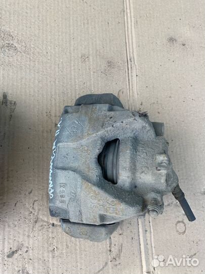 Суппорт тормозной передний Renault Fluence