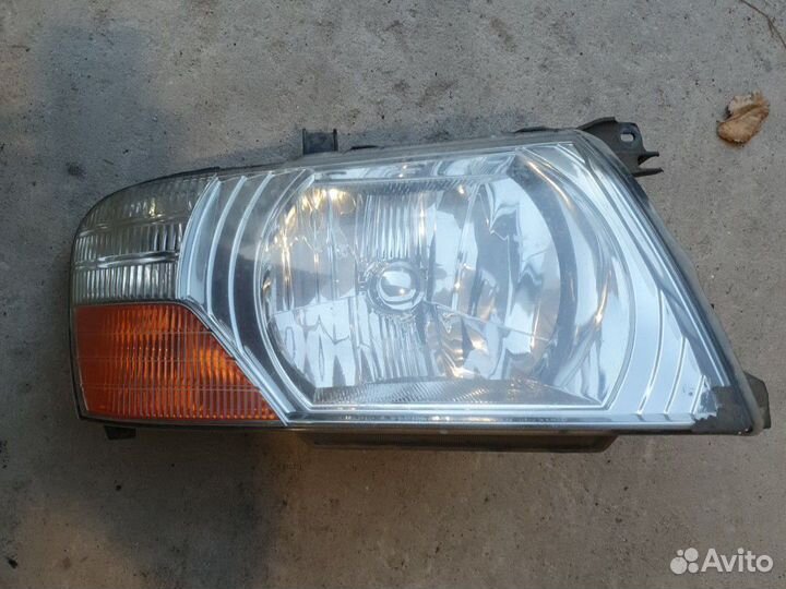 Фара для Мицубиши Паджеро / Монтеро 3 поколение