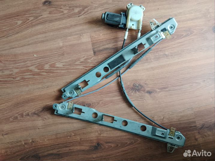 Стеклоподъемник правый передний