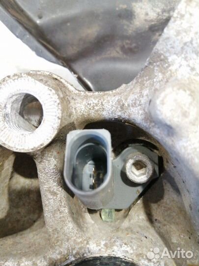 Кулак задний правый Volkswagen Passat B7 CDA 2011