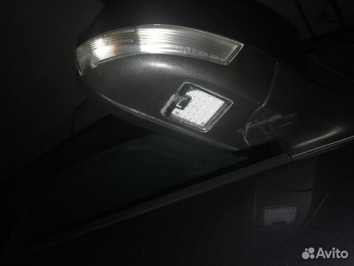 Подсветка в зеркала для Ford