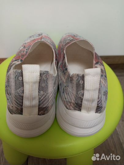 Кроссовки40 размер