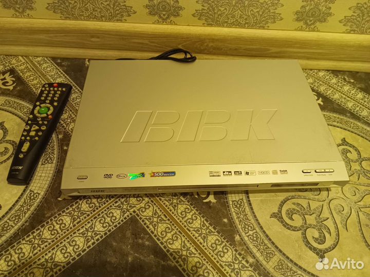 DVD плеер и VHS магнитофоны