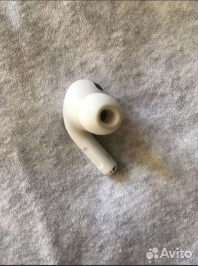 Правый AirPods Pro наушник