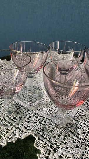 Старинные рюмки розовое стекло