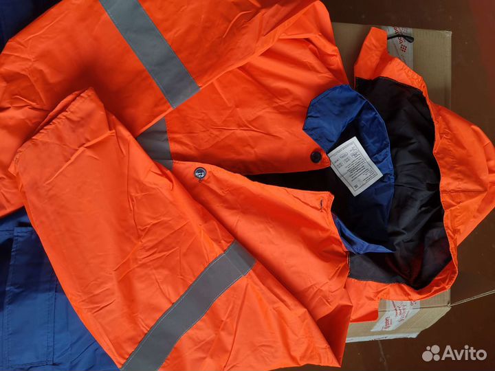 Дождевик и мужские полукомбинезоны