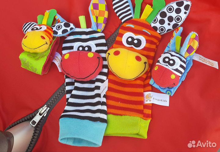 Носочки и браслеты погремушки