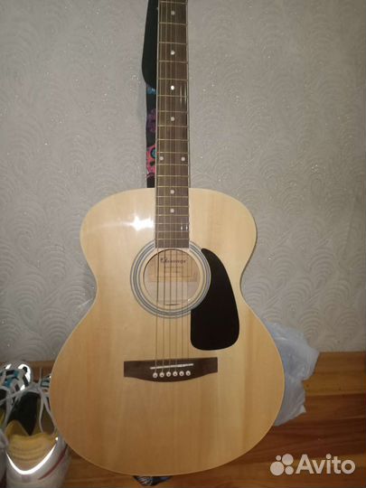 Акустическая гитара