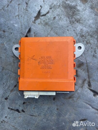 Блок управления дверьми Toyota Crown Majesta