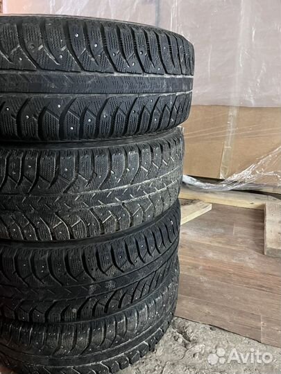 Bridgestone Ice Cruiser 7000 225/65 R17