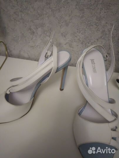 Кожаные новые босоножки justcavalli