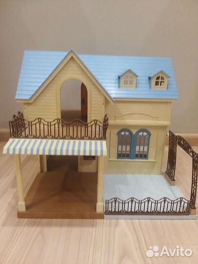 Кукольный домик с мебелью