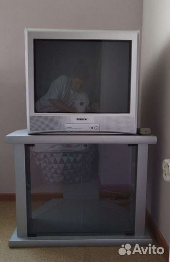 Телевизор с тумбой