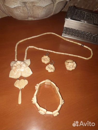 Резьба по кости. Гарнитур
