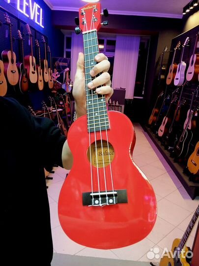 Укулеле новая
