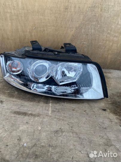 Фара передняя правая Audi A4 B6 ксенон