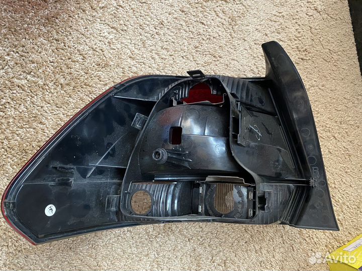 Задний правый фонарь volkswagen polo 2011