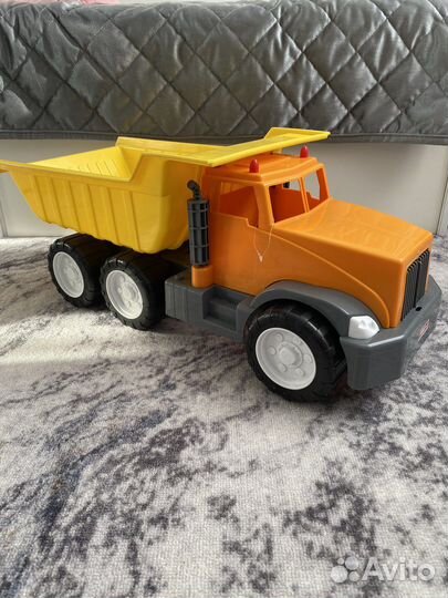 Грузовик самосвал