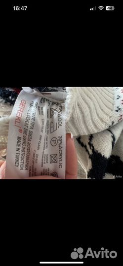 Два новогодних классических свитера из шерсти