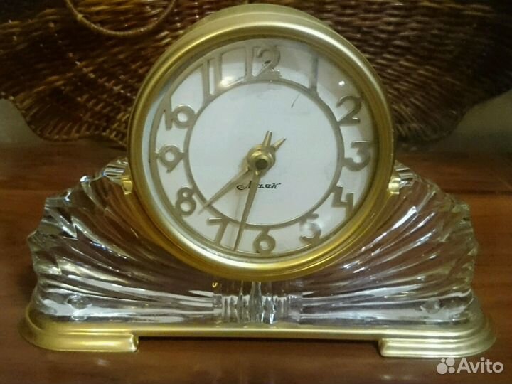 Часы маяк в хрустале; винтаж