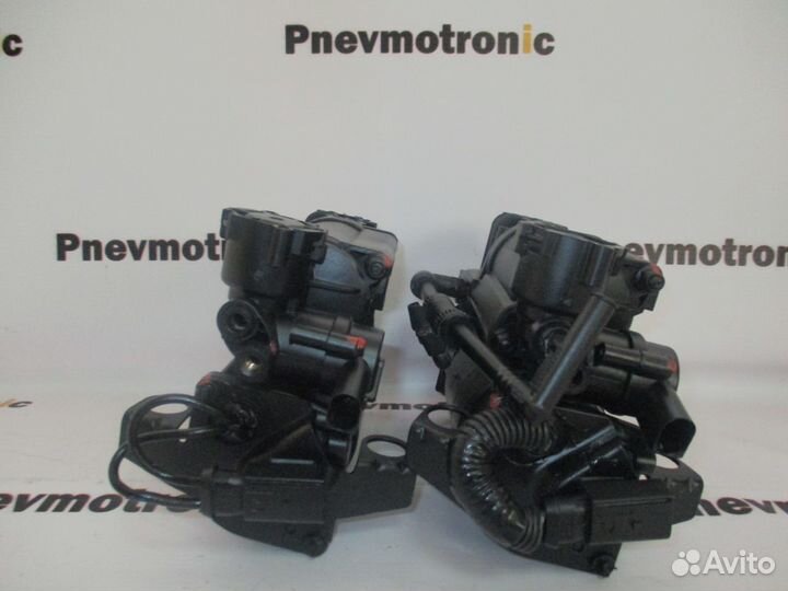 Компрессор пневмоподвески на Mercedes W220 S-Class