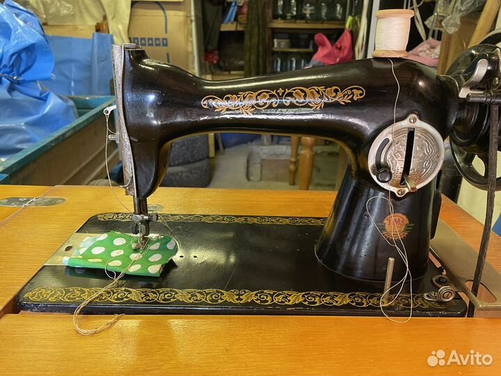 Швейная машина Чайка