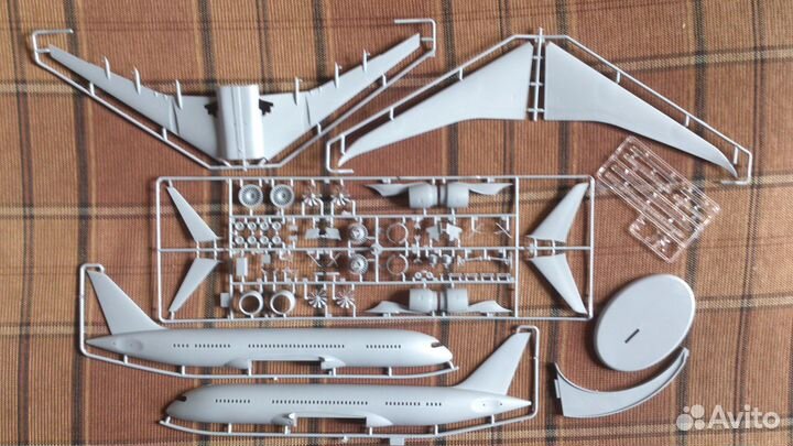 Модели Boeing-787 -8 -9 1/144 Звезда + доп декали