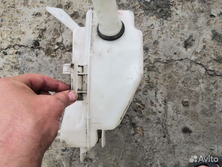 Бачок омывателя mitsubishi asx