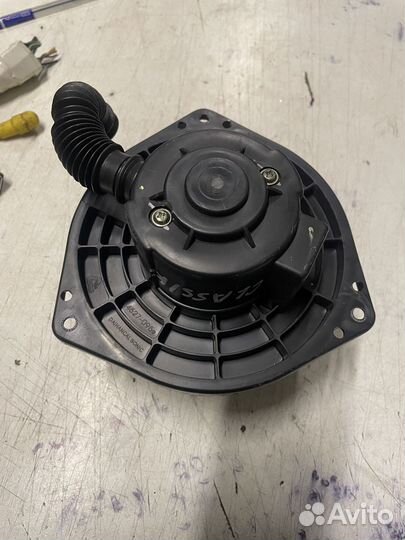 Моторчик отопителя Nissan Almera Classic B10