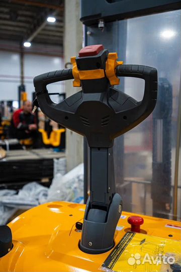 Самоходный электрический штабелер 1,5 т 4,5 м