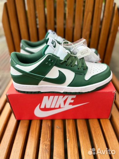 Кроссовки Nike SB Dunk Low Team Green Michigan