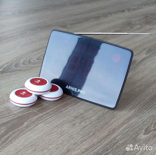 Кнпока вызова официанта и табло отображения вызова