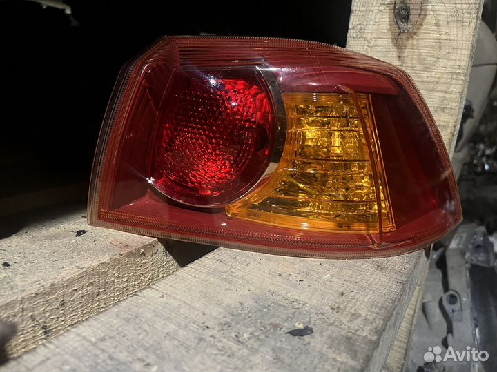 Фонарь задний правый Mitsubishi Lancer 10