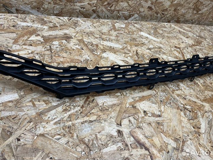 Решётка в бампер центральная Audi Q8 2018+