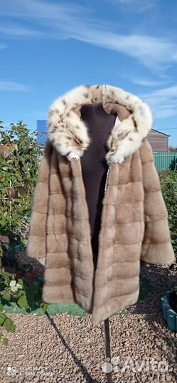 Шуба норковая с капюшоном из рыси