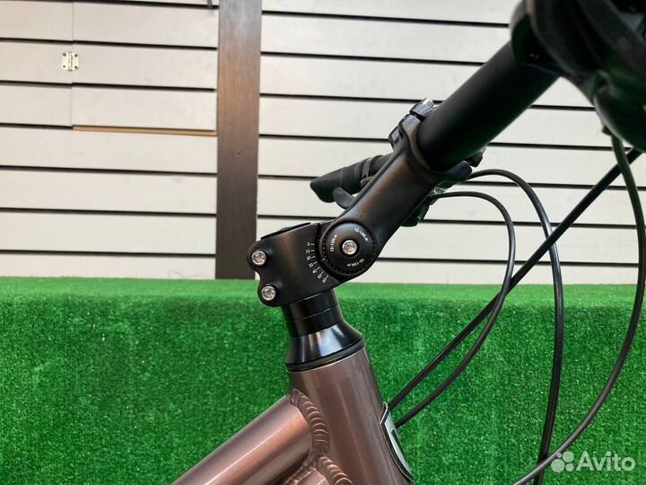 Велосипед гибридный городской Wels Valkyrie 28