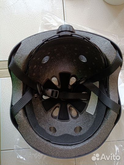 Шлем новый (велосипед, роликовые коньки, скейт)