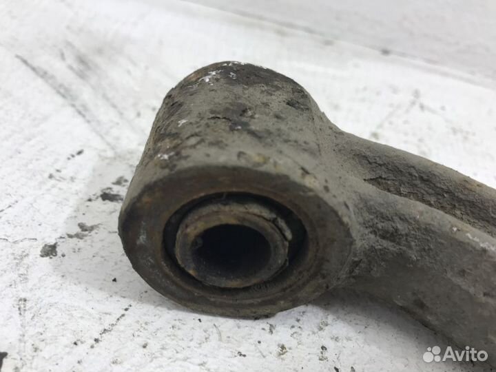 Рычаг передний правый