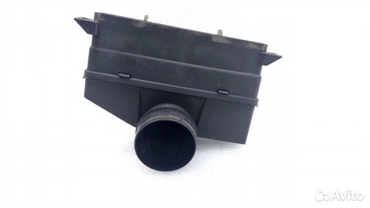 Воздухозаборник Volkswagen Jetta A5 BSE 2010