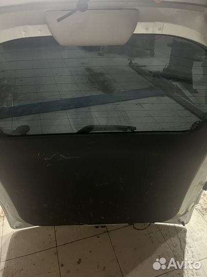 Toyota Ractis NCP100 дверь багажника