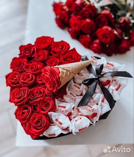 Букет из роз и конфет, киндеров, любимой