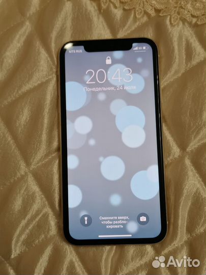 Телефон iPhone 11